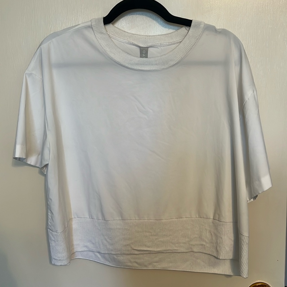Cropped Athleta Tee
